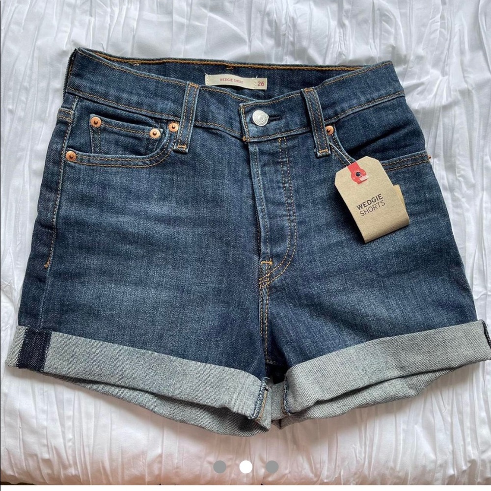 Levi’s Wedgie shorts